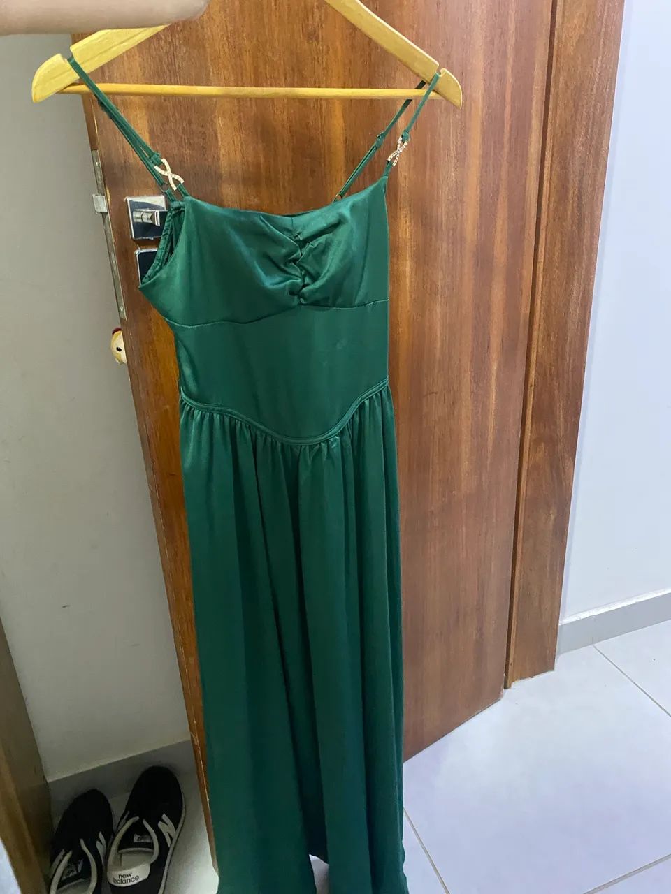 Vestido verde escuro. - Foto 2