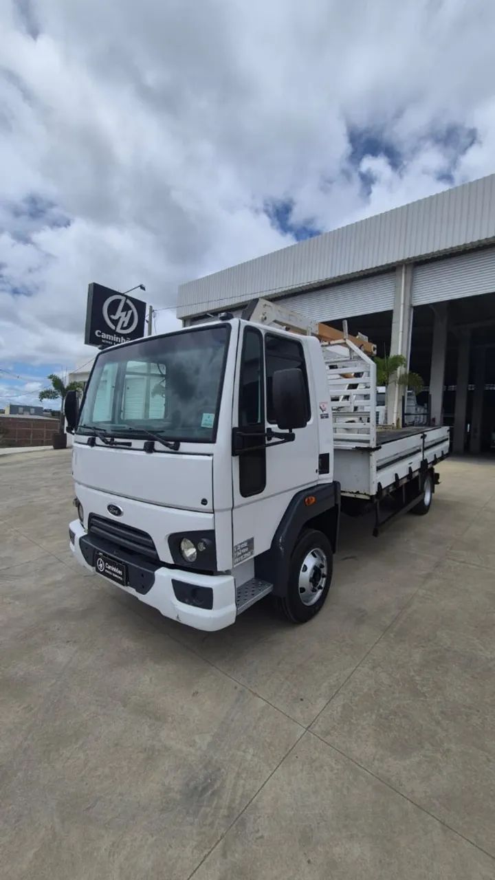 Ford Cargo 816S - Cesto Aéreo  