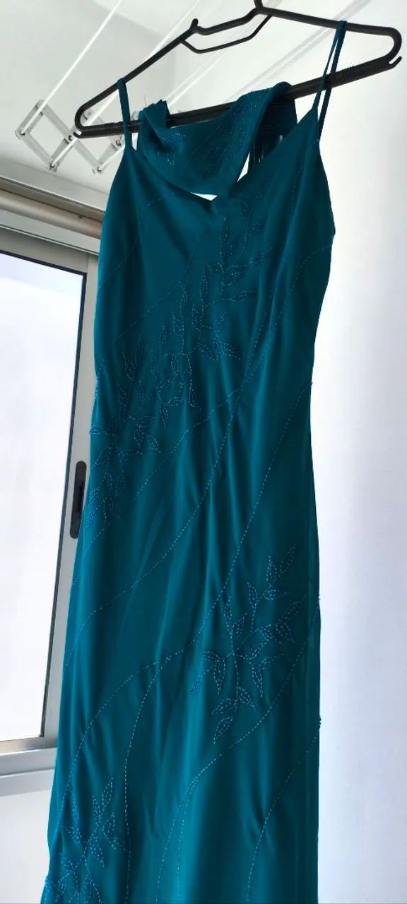 VESTIDO DE FESTA BORDADO + ECHARPE - Foto 2
