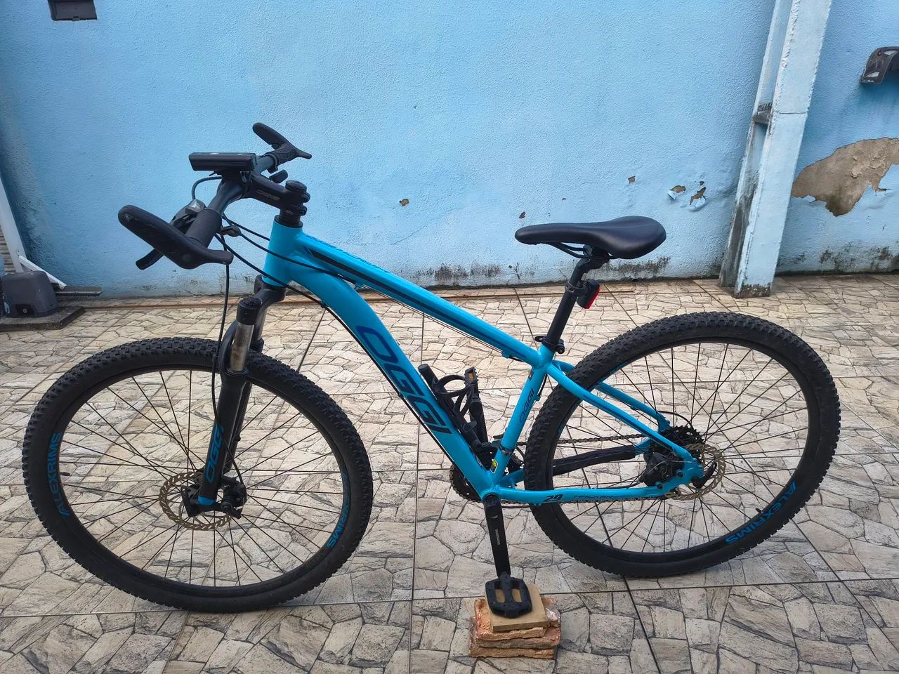 Bicicleta Oggi aro 29 - Quadro 15,5 + acessórios 