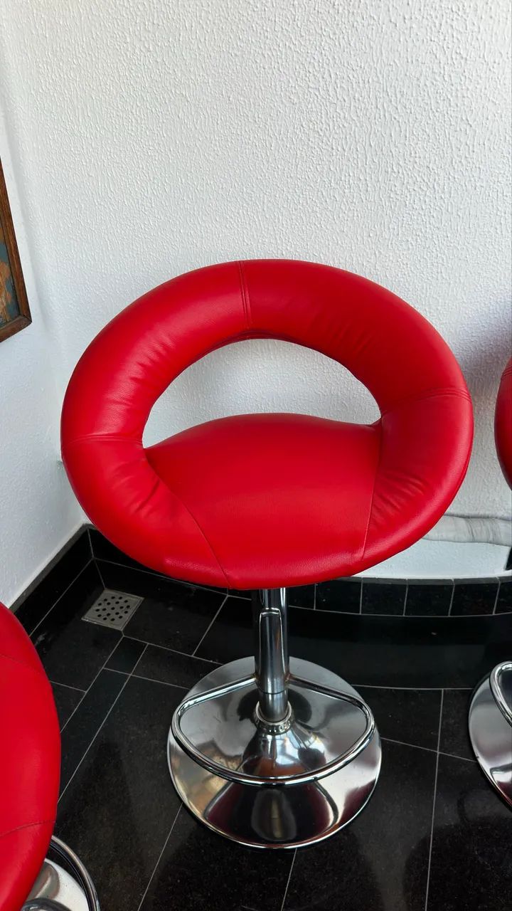 3 Banquetas de couro 