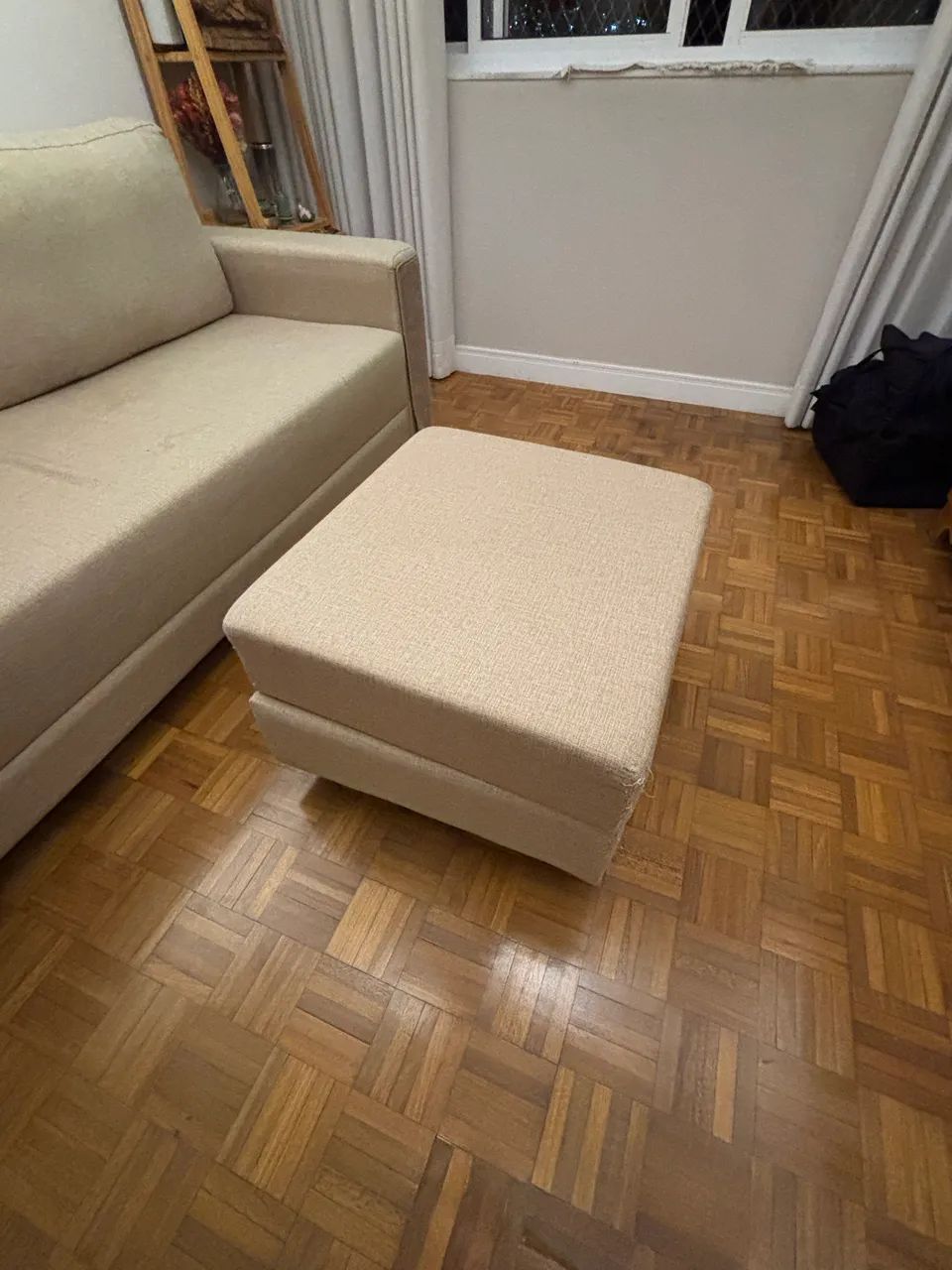 Sofá Tok&Stok Muy 3 lugares + Puff Baú - Bege Mescla - Foto 5