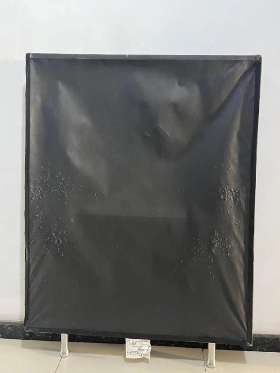 Cabeceira Solteiro Estofada Suede Chumbo 92cm - LA Colchões - Usada e bem preservada - Foto 2