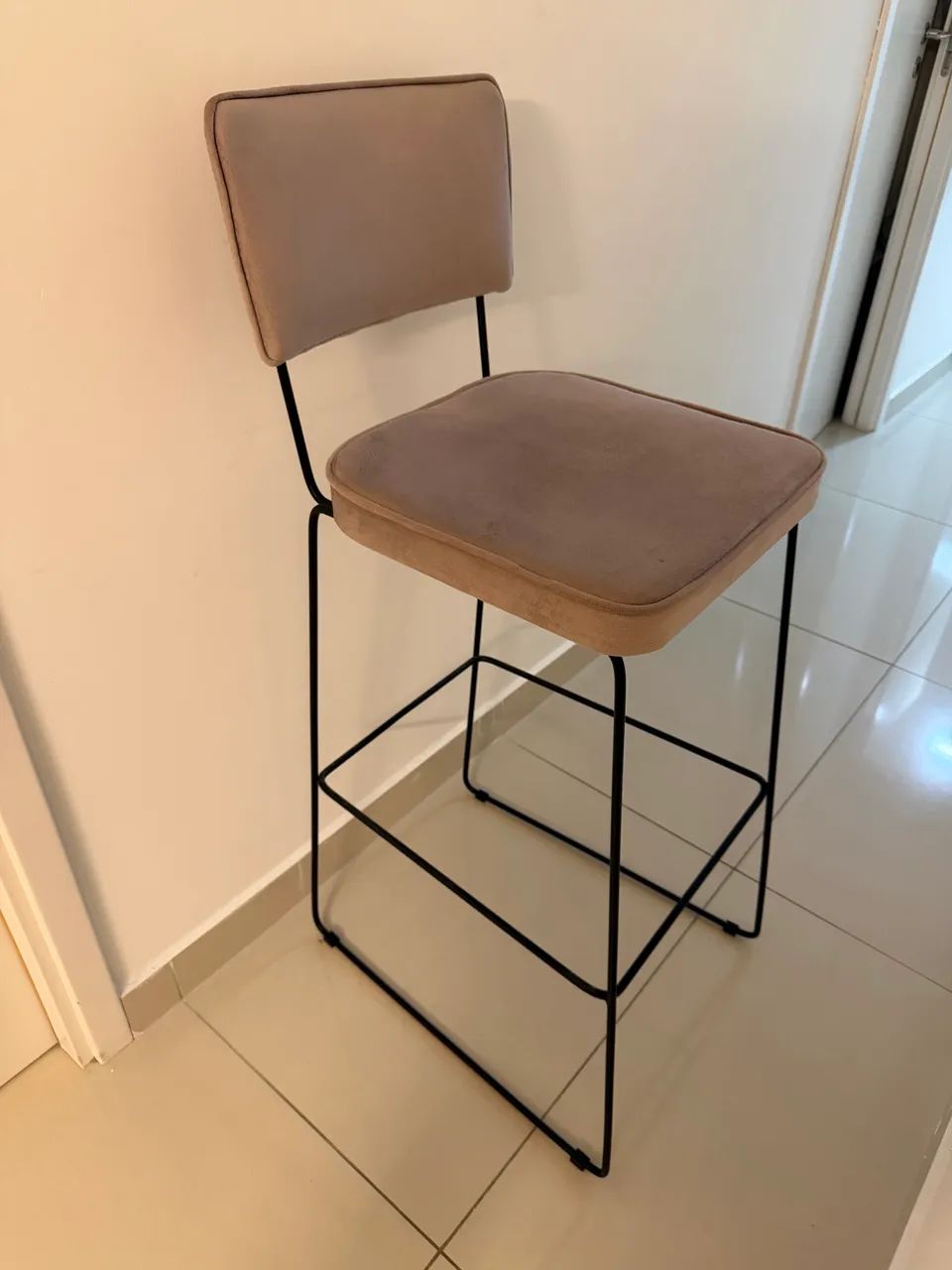 Banco alto em camurça  - Foto 2
