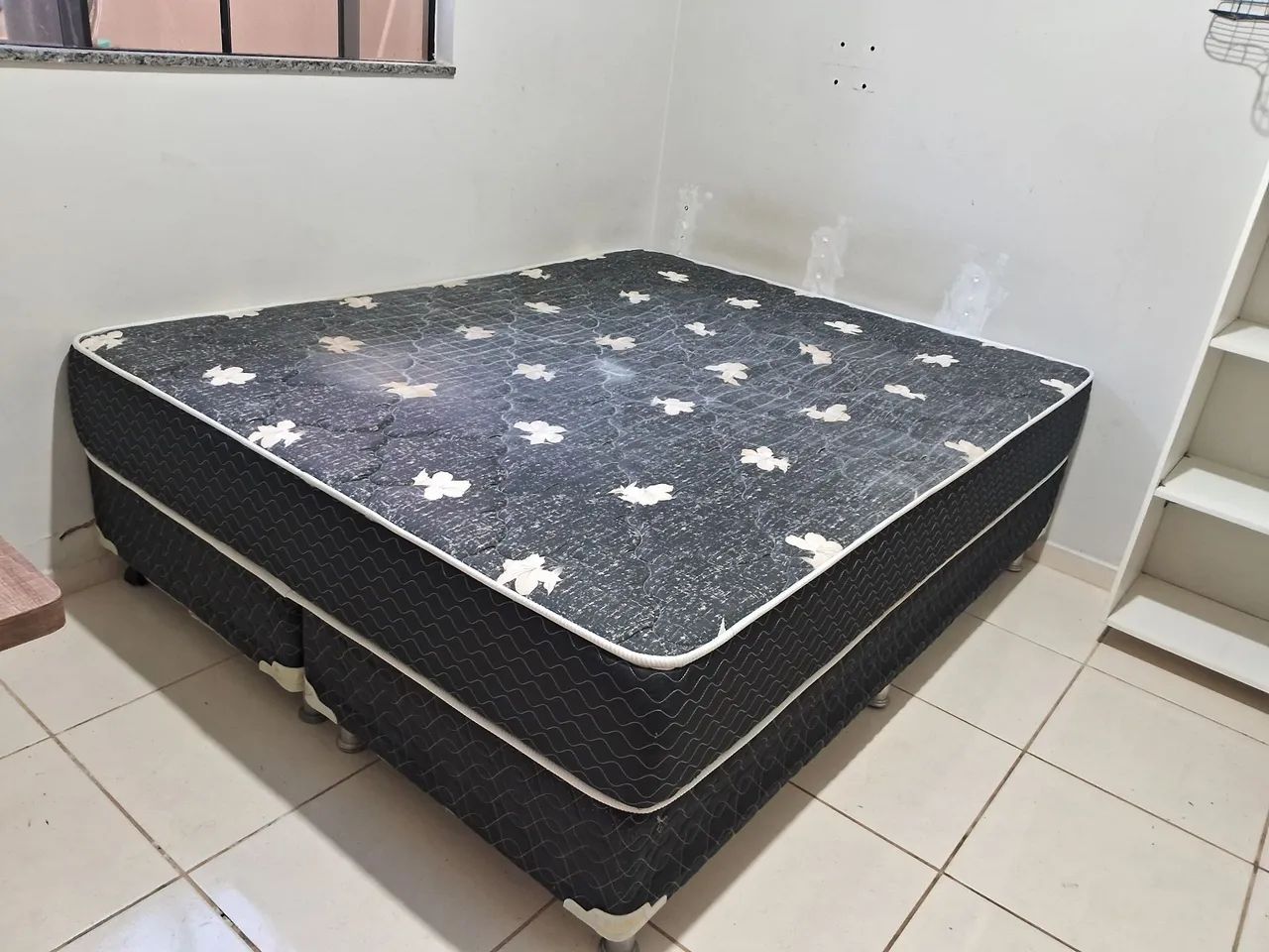Cama Box Queen completa.