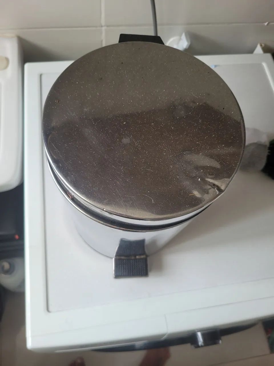 Lixeira inox 5L ideal pra cozinha ou banheiro - Foto 2