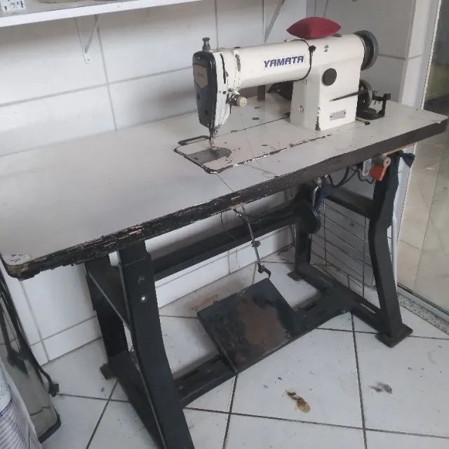 Máquina de costura reta Yamata