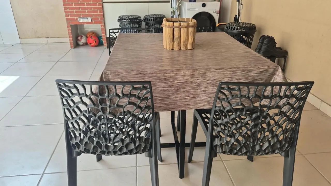 Mesa com cadeiras a venda - Foto 3