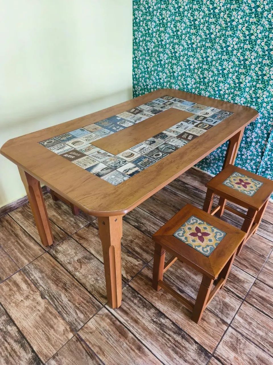 Mesa com banquetas  - Foto 2