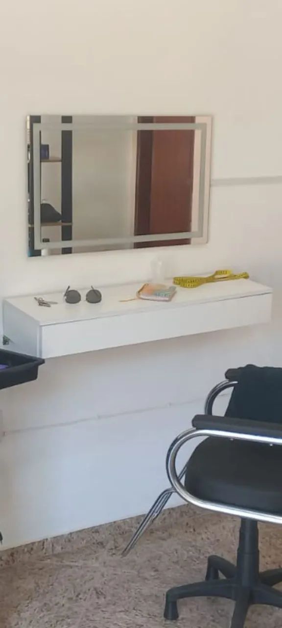 Penteadeira suspensa com gaveta 