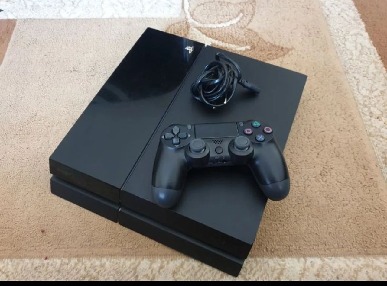 Ps4 com 2 controle