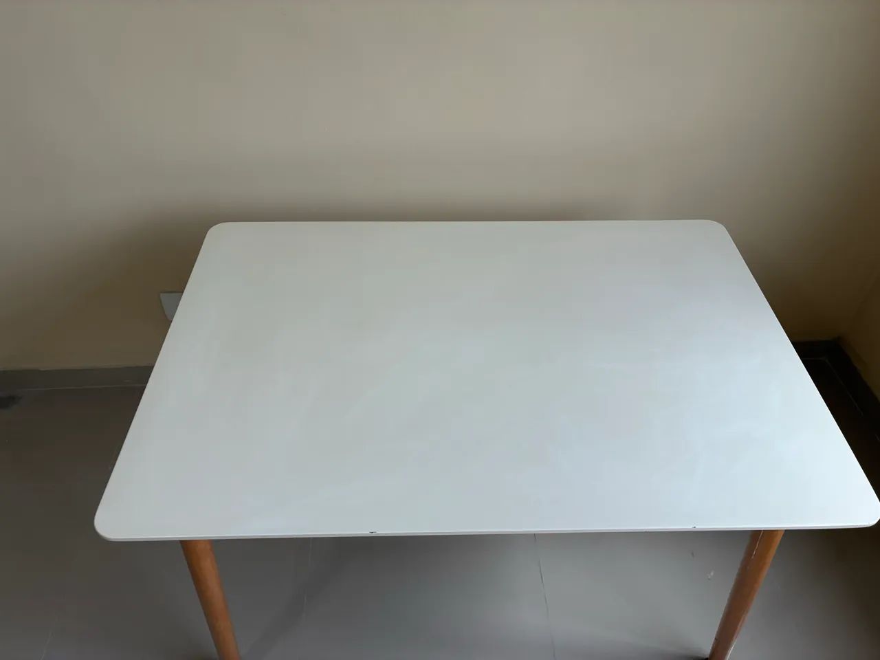 Mesa Eames com 4 cadeiras  - Foto 2