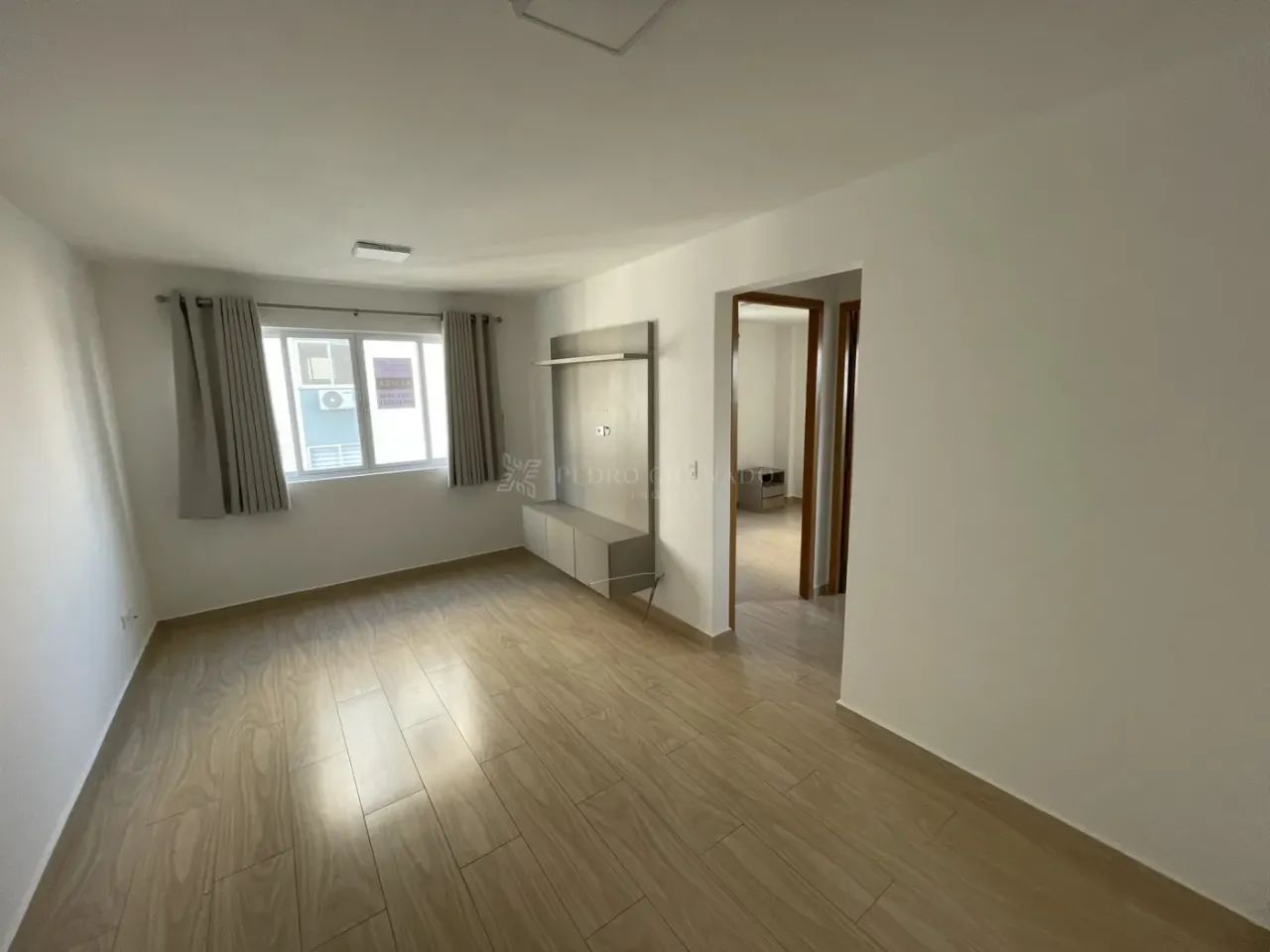 Apartamento com 02 dormitórios - Jardim Santa Rita