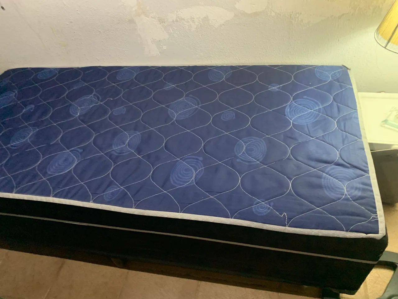 Vendo cama de solteiro 64985859931778121