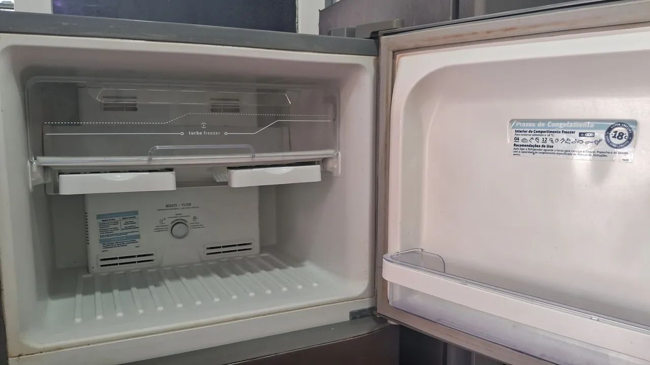 Geladeira Eletrolux Inox Frost Free  - Foto 2