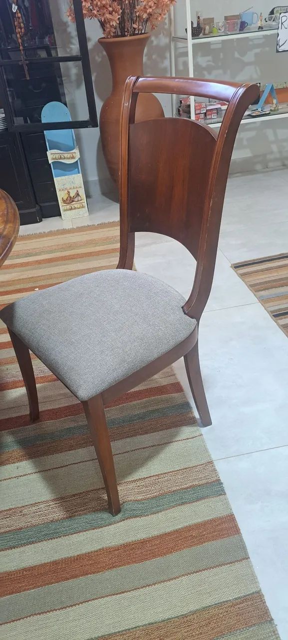 Vendo 4 cadeiras em madeira  - Foto 2