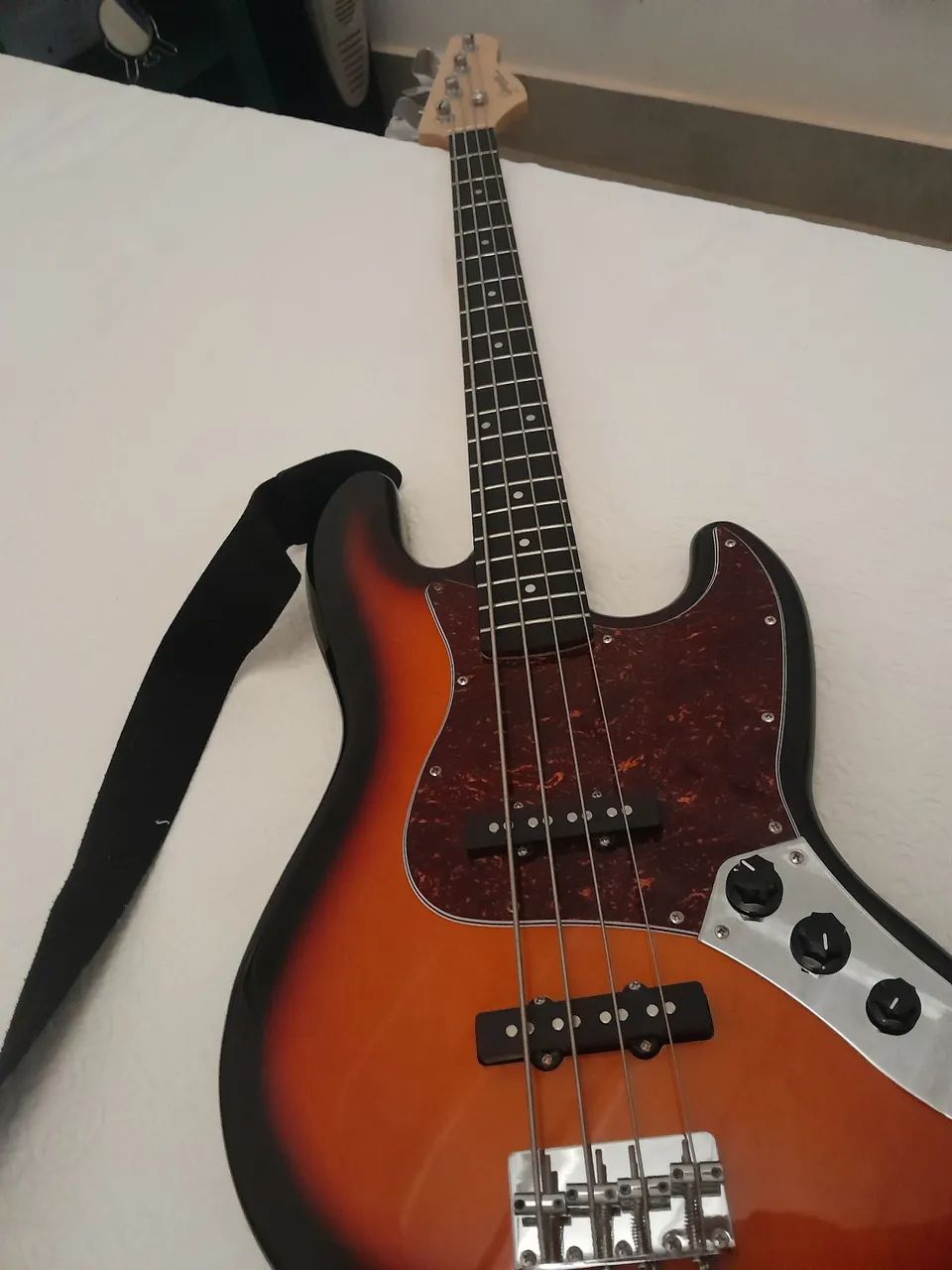 Baixo elétrico jazz base Giannini standard edition