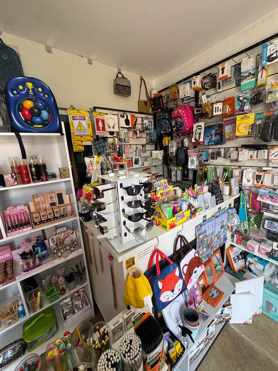 Vendo loja completa de acessórios e variedades 
