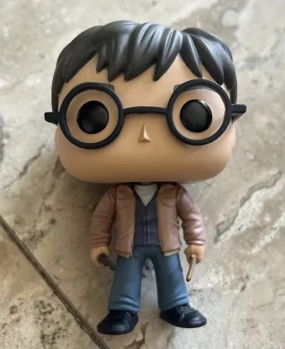 Figurine Funko Pop! N°118 - Harry Potter - Harry Avec Deux Baguettes Exclusivite Micromania