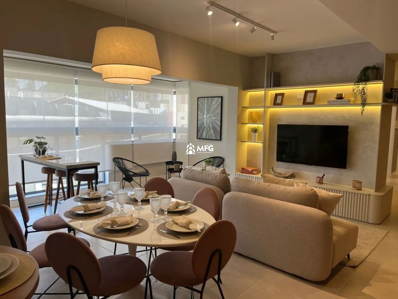 Apartamento para Venda - 110 m² Totalmente Decorado e Mobiliado com Suíte Master e Varanda
