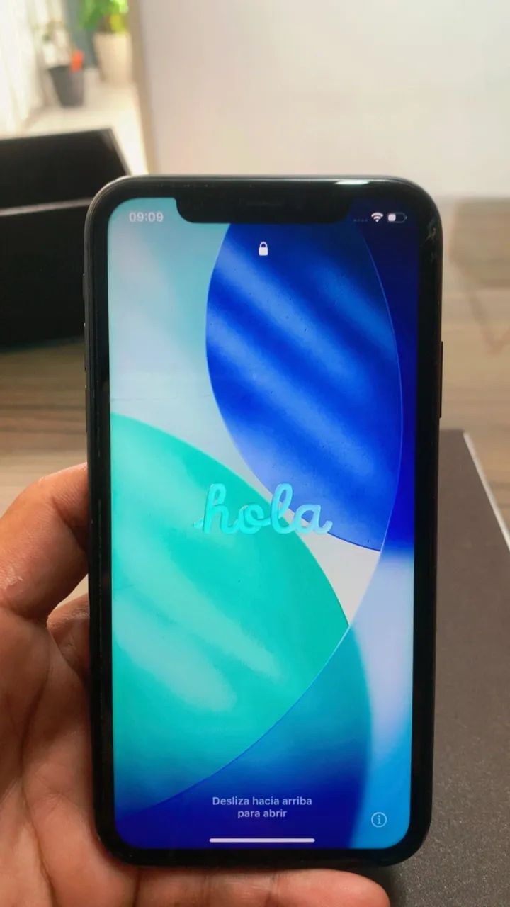 Venda de um iPhone 11 normal semi novo - Foto 2