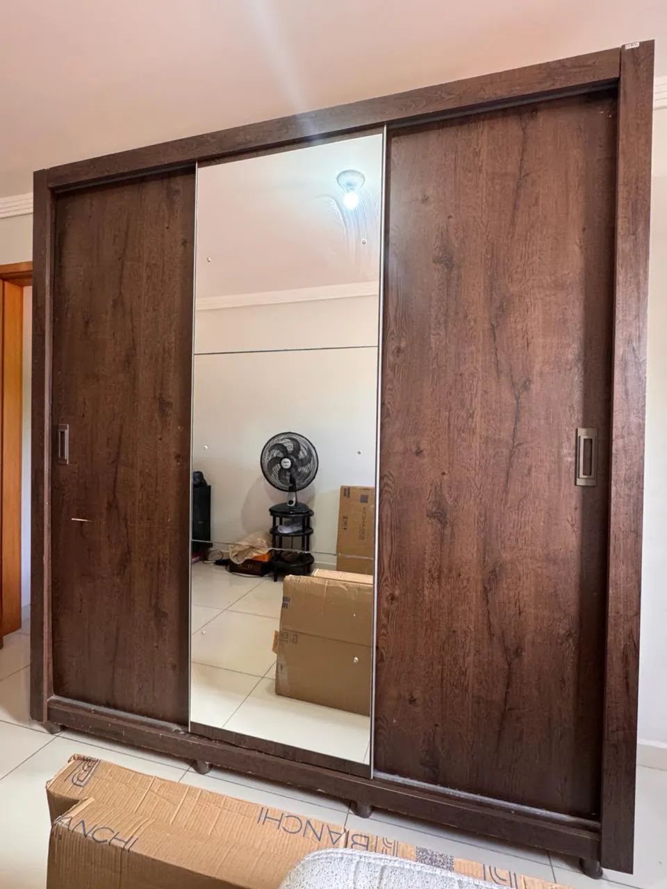 GUARDA- ROUPA COM ESPELHO - Foto 2