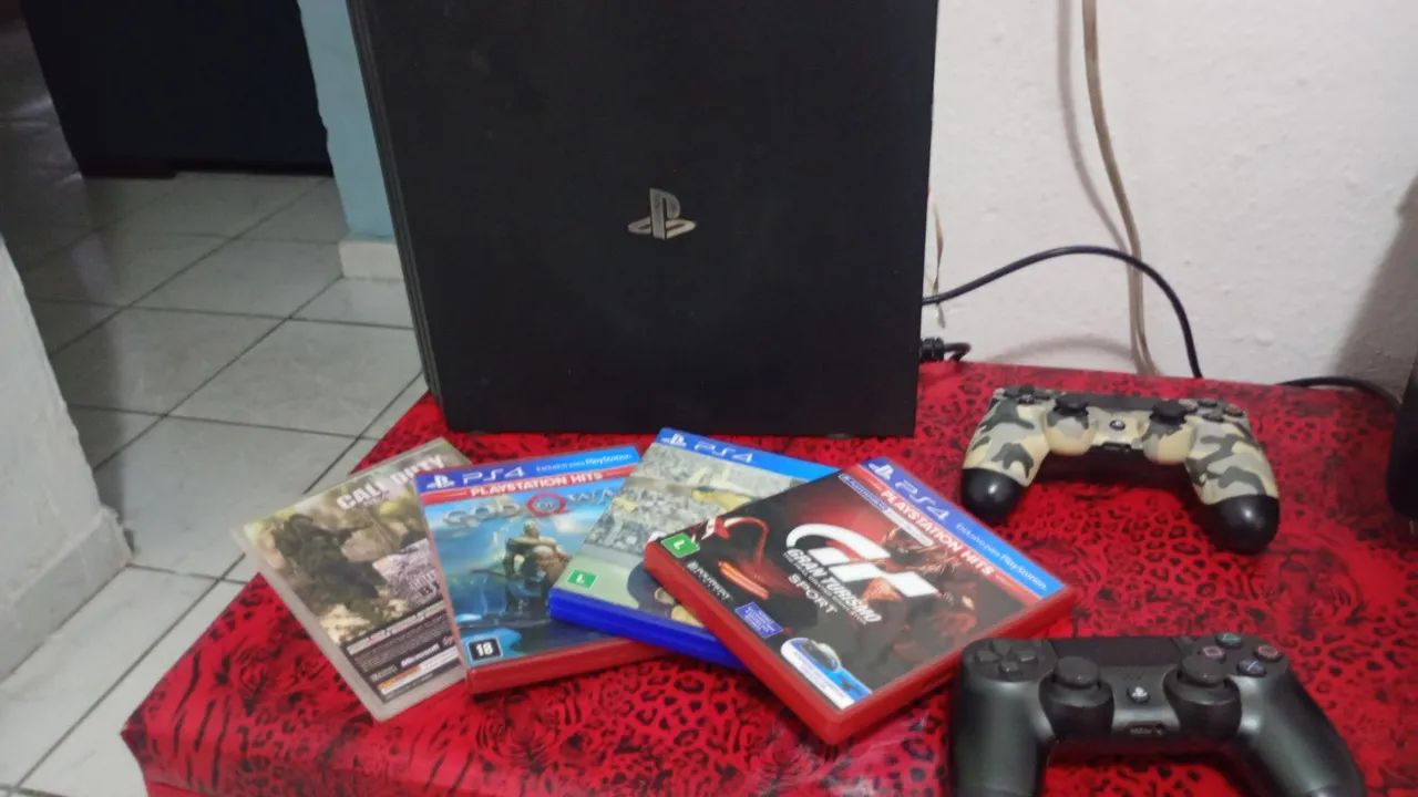PS 4 com dois controles e jogos  - Foto 2