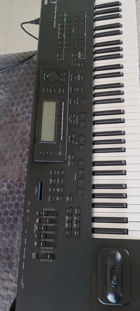 Teclado korg I3