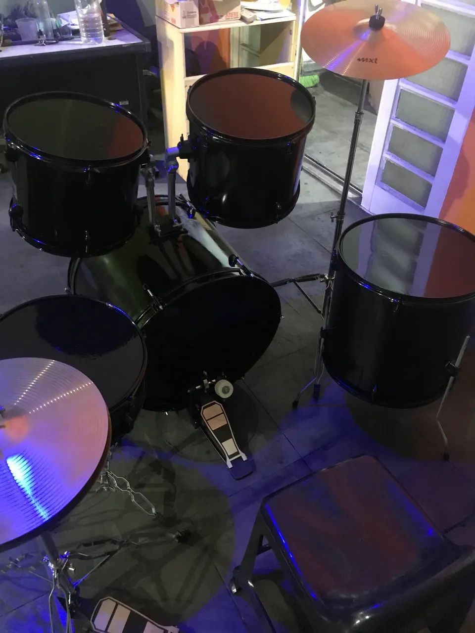 Bateria com ferragens e pratos novos . - Foto 3
