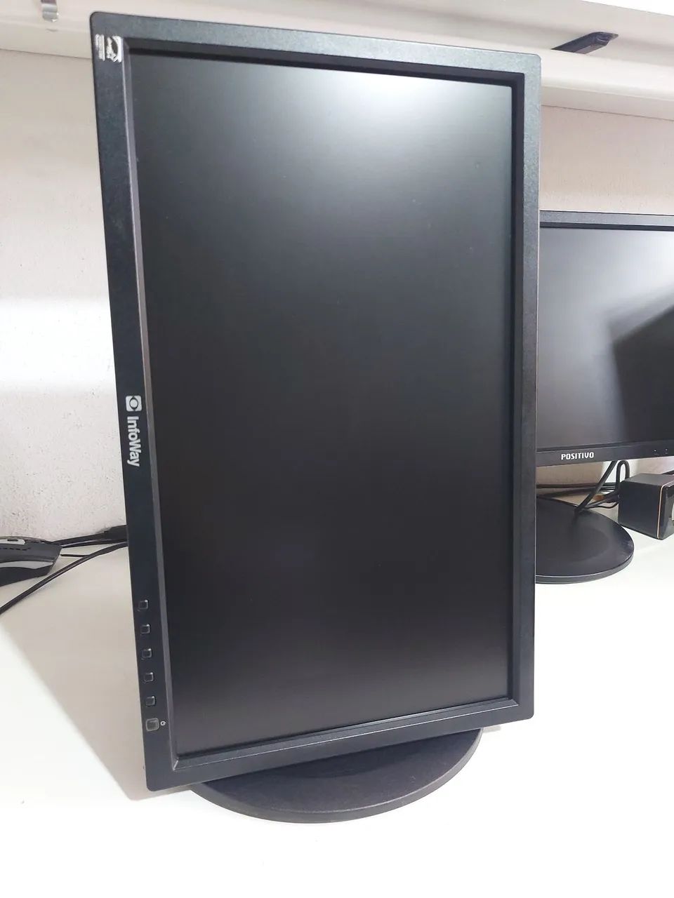 Monitor 19 Polegadas widescreen base giratória. Novinho 