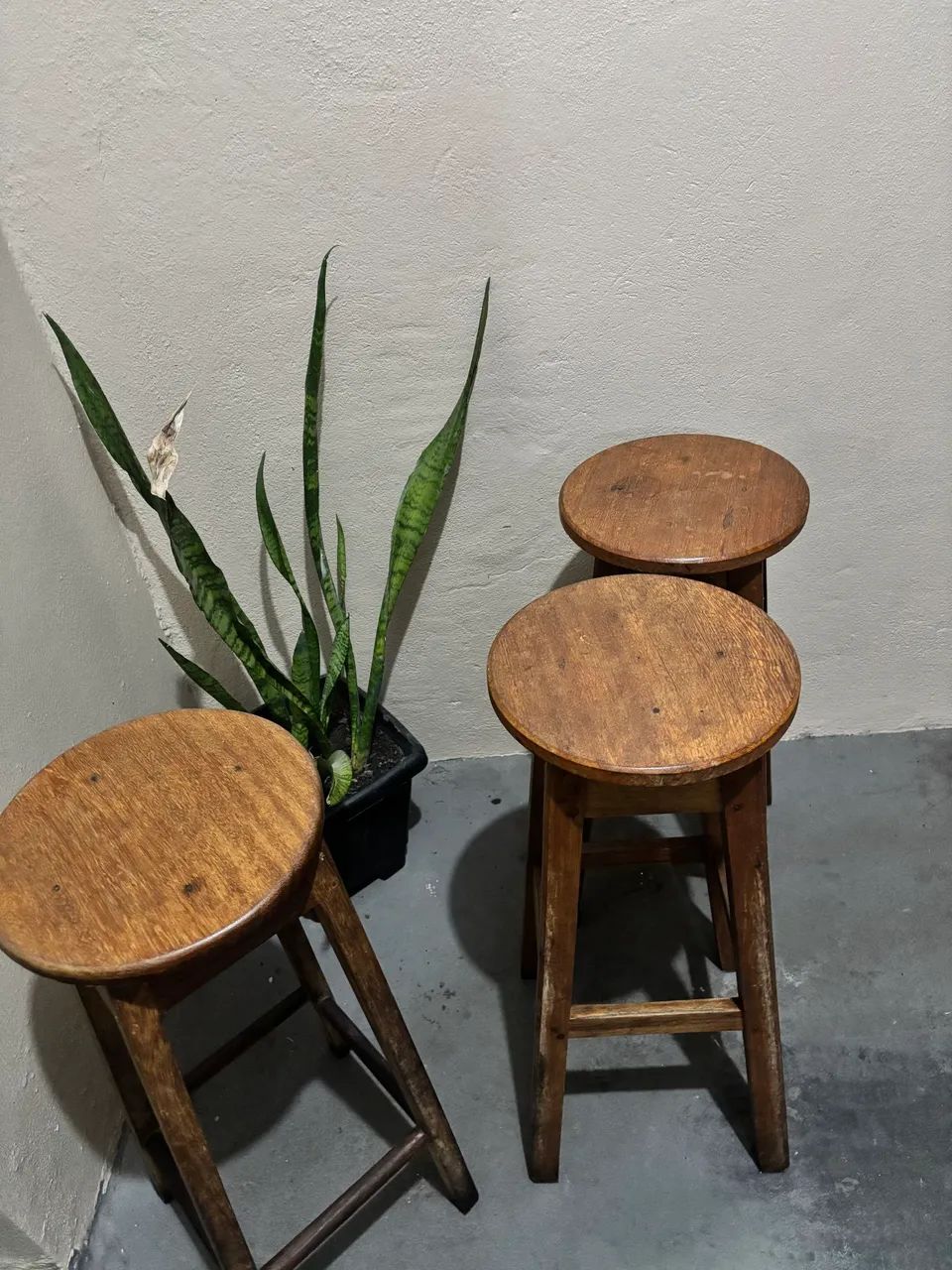 Trio de bancos de madeira 90cm - Foto 5