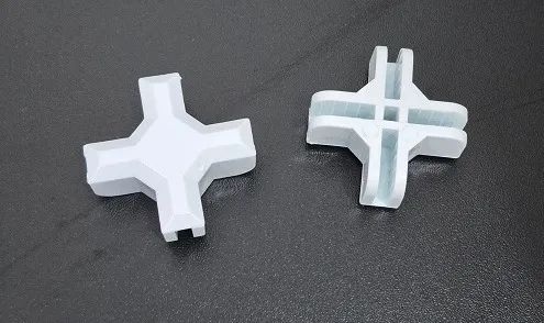 Conectivo para montagem de balcão
