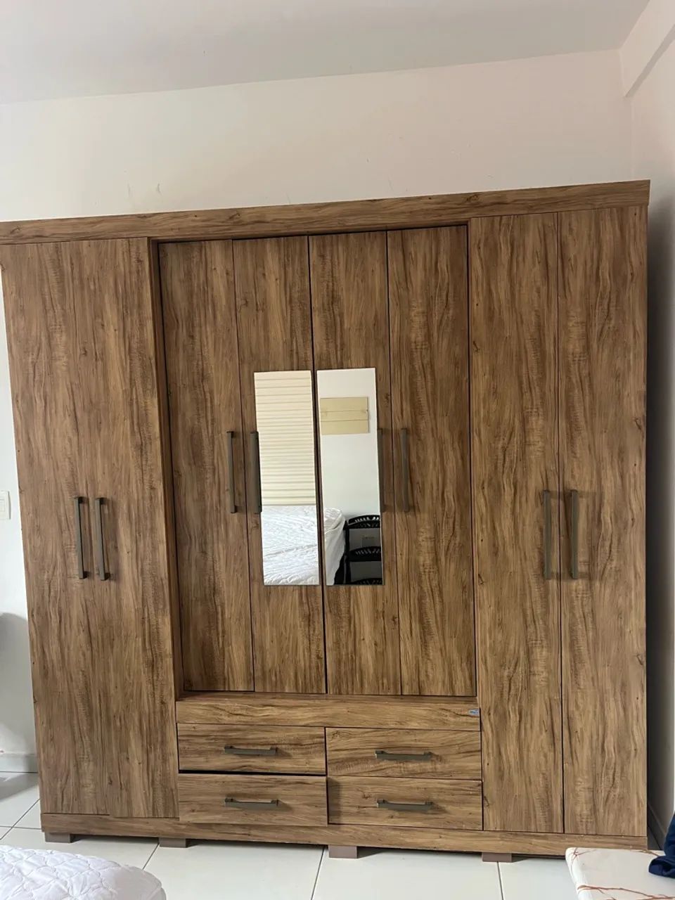 Guarda roupa 8 portas 