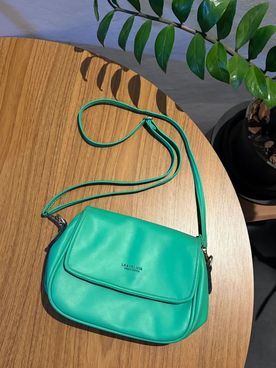Bolsas femininas em perfeito estado - algumas novas e nunca usadas - Foto 2