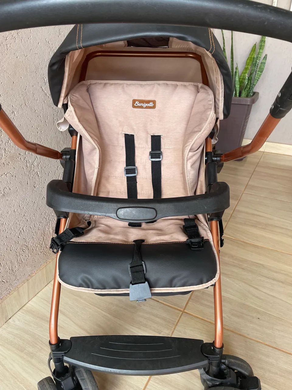 Carrinho de bebê com bebê conforto mais base de carro - Foto 3