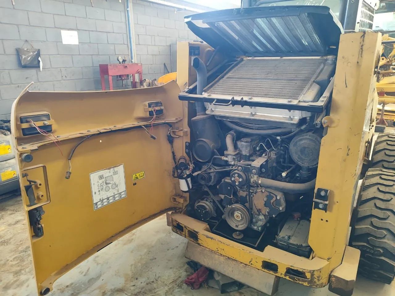 Mini Escavadeira Caterpillar 236 - Foto 4