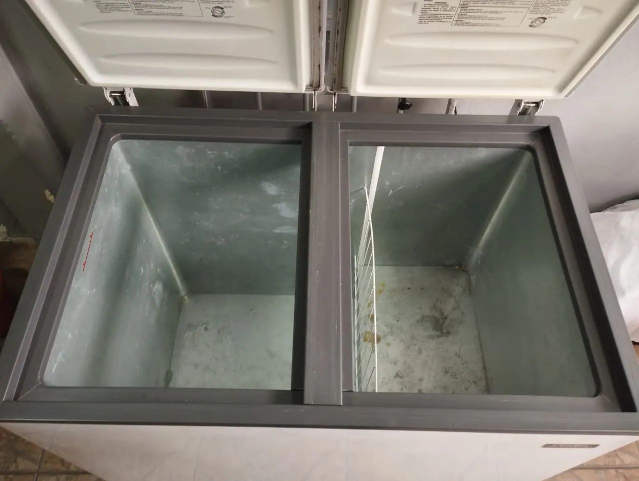 Freezer horizontal Esmaltec 350 litros 220V - Foto 3