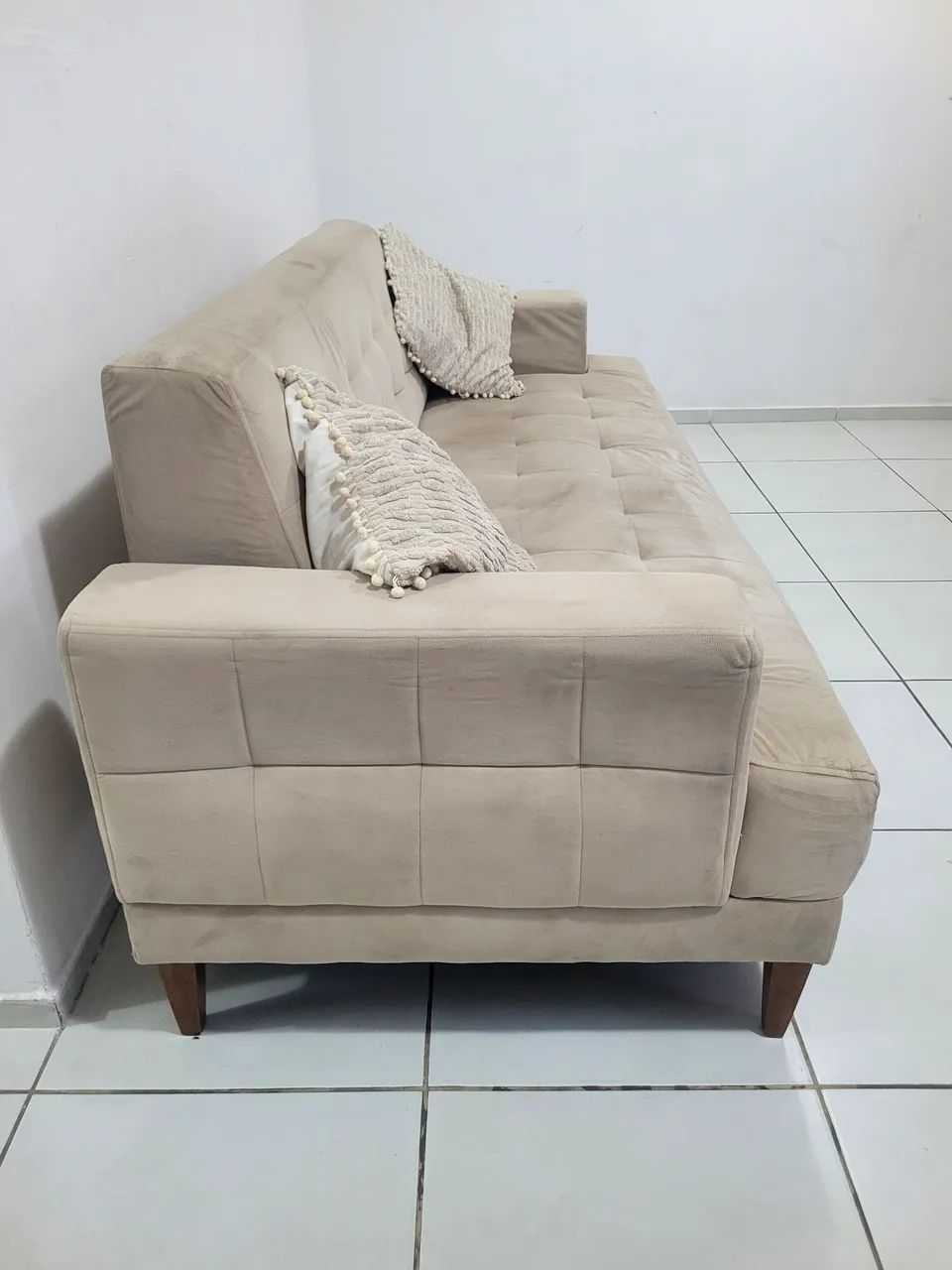 Sofá Retro, 3 lugares - Bege  - Foto 2
