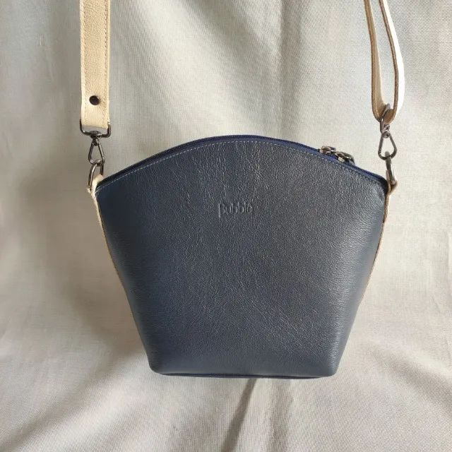bolsa de couro paixão azul marinho e off white bubblê - Foto 2