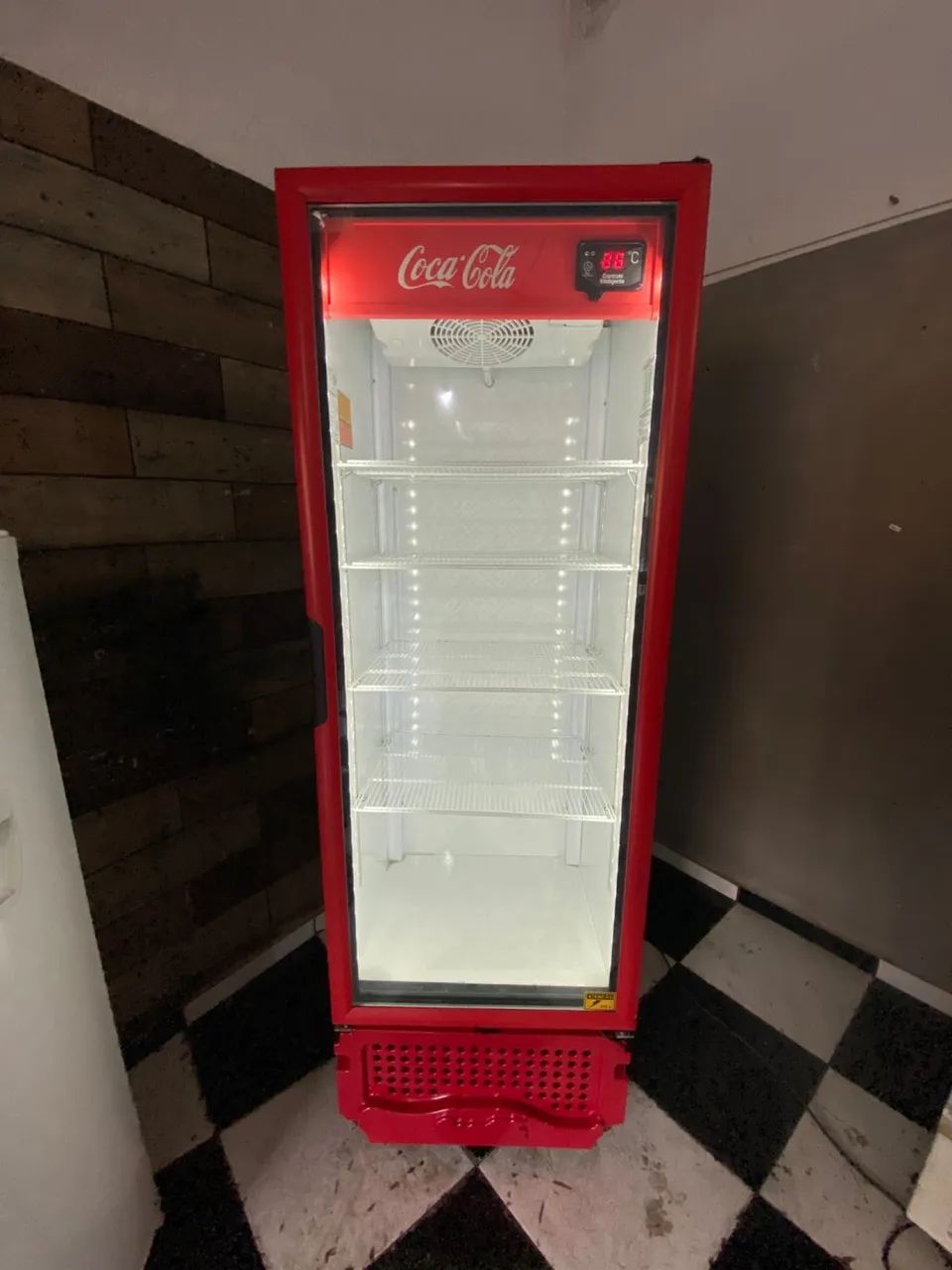 Expositora de bebidas coca porta de vidro 110v  - Foto 2