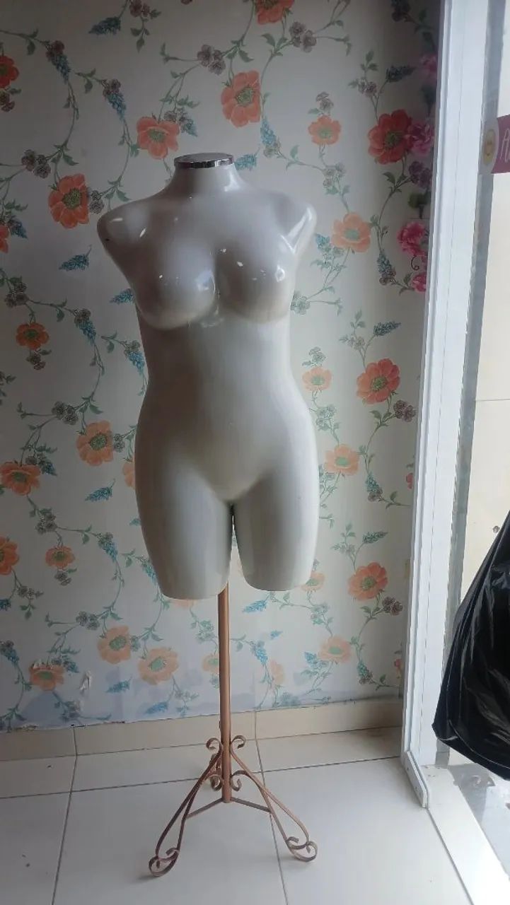 Vendo manequim plus size de fibra - Foto 3