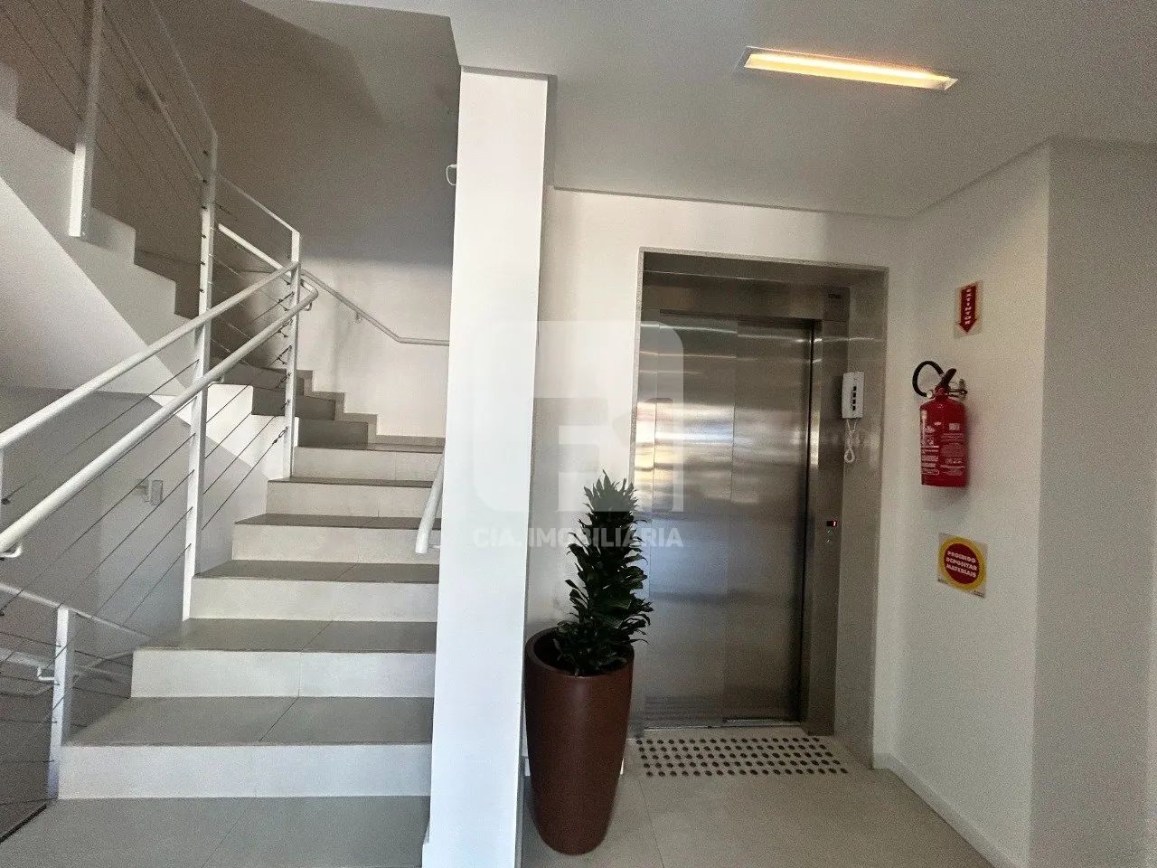Apartamento de 2 dormitórios, à venda em Coqueiros - Foto 3