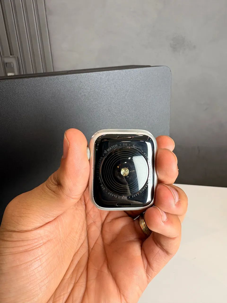 Apple Watch SE NIKE 44mm em perfeito estado  - Foto 4