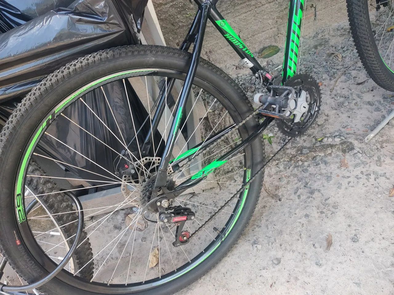 Vende-se bicicleta aro 29 cor verde com preto  - Foto 5