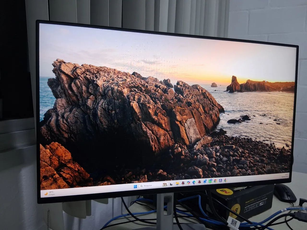 Monitor Dell Usb-c Hub 23,8 P2422he Preto/prata - Foto 2