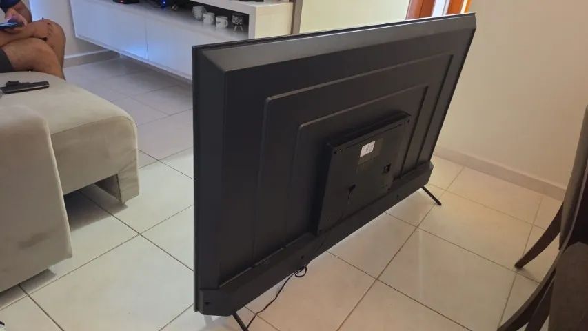 TV 65 polegadas Philips, semi nova. Que tal um telão em casa? - Foto 3