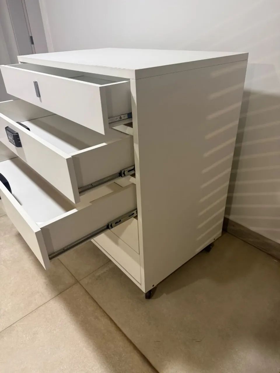 Cômoda grande com gavetas-cofre - Foto 2