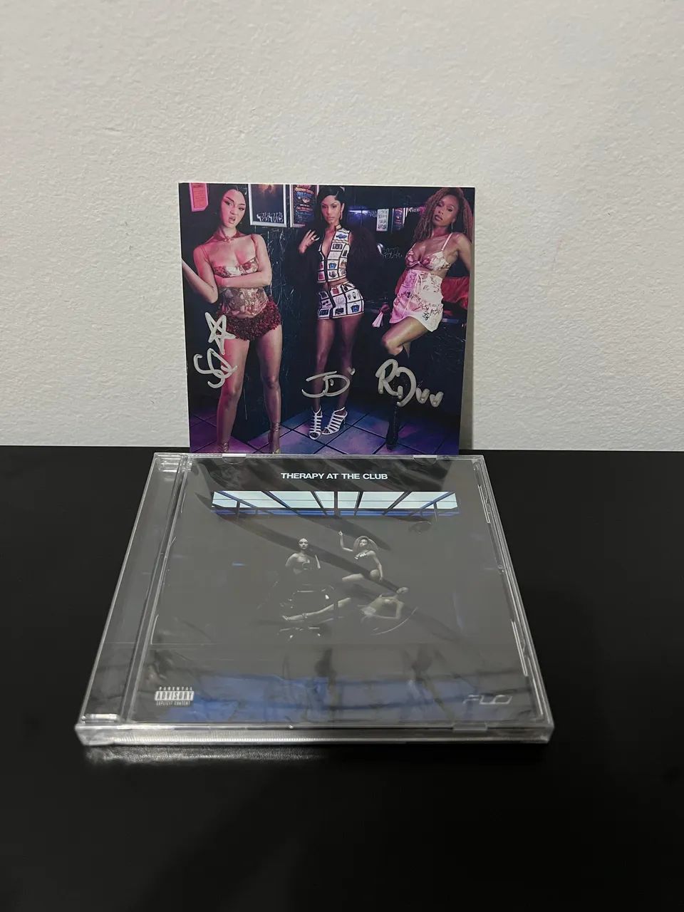 FLO - Therapy At The Club CD autografado