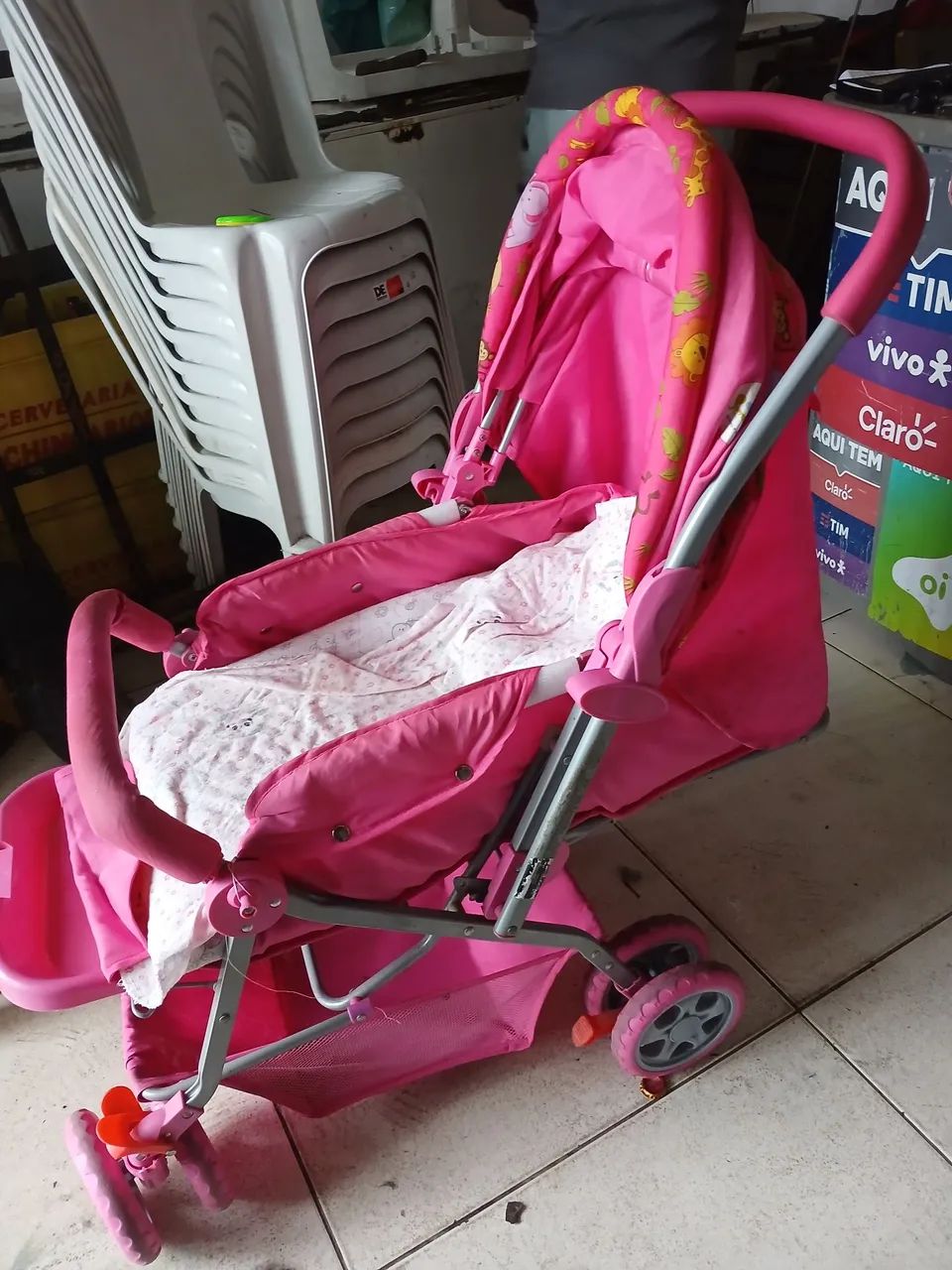 Carrinho de bebe rosa