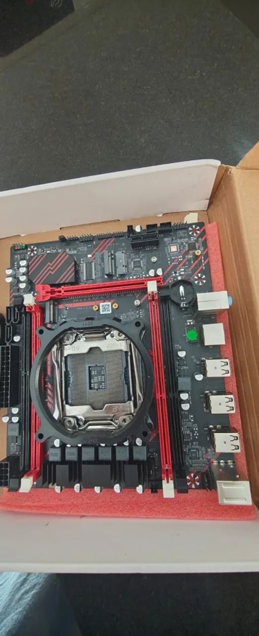 Placa-mãe LGA 2011-3 com 4 slots de memória - Foto 2